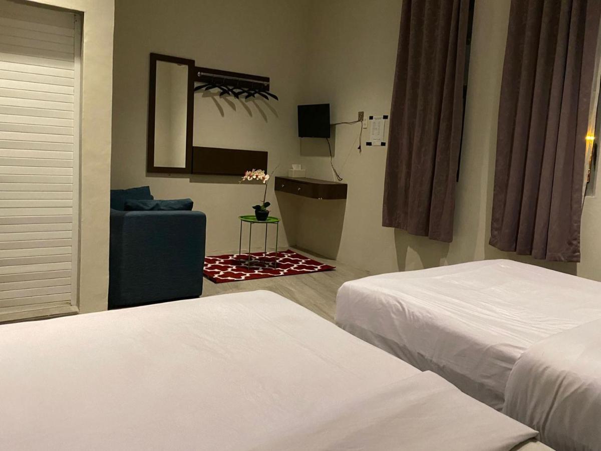 Vosstel Guest House Medan Buitenkant foto