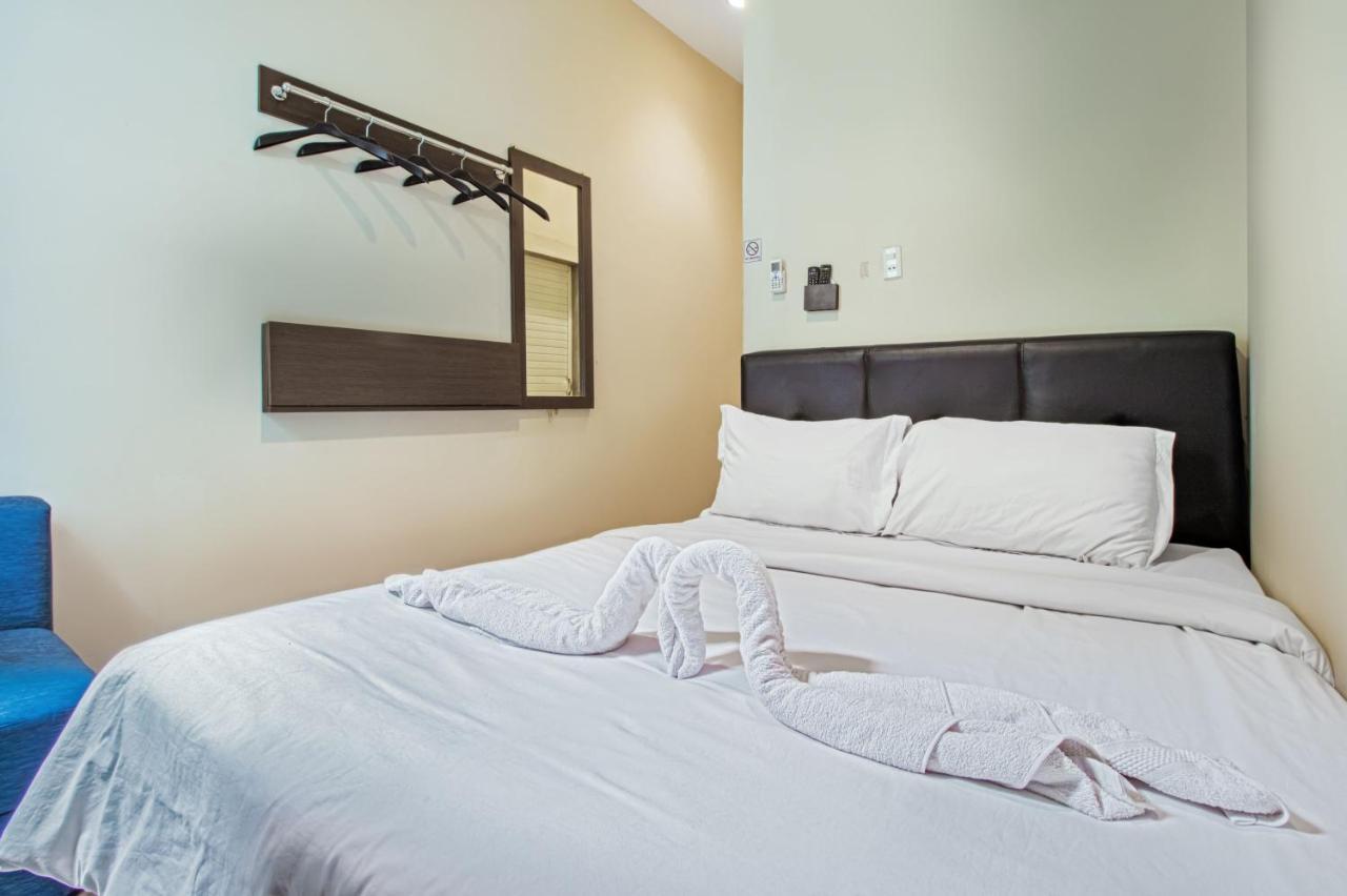 Vosstel Guest House Medan Buitenkant foto